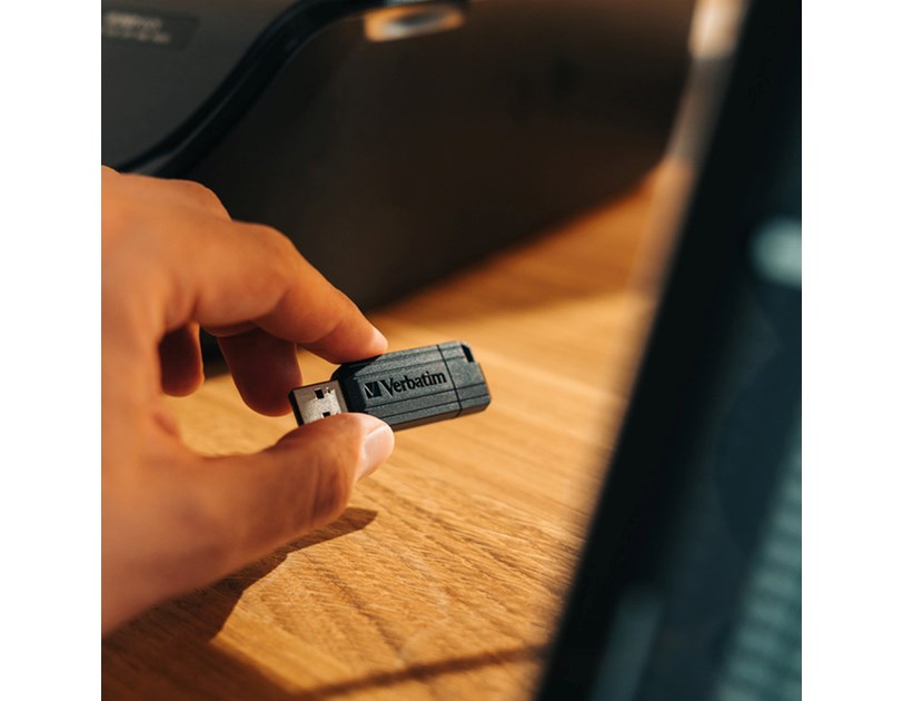 Verbatim USB2.0 PinStripe 64GB, crni