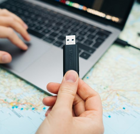 Verbatim PinStripe 128GB USB3.2 Gen1, crni