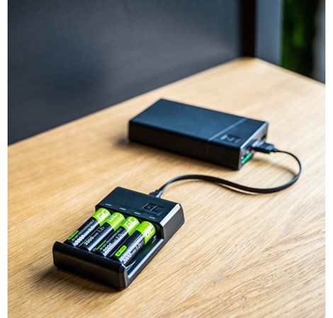 Green Cell punjač VitalCharger + 4x baterije AA 2000mAh Ni-MH